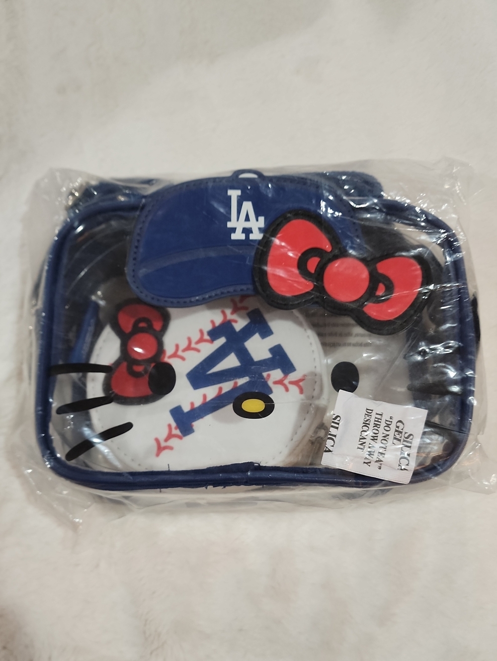 NEW Hello Kitty X LA Dodgers Crossbody Bag & Coin Purse SGA 08/05/25